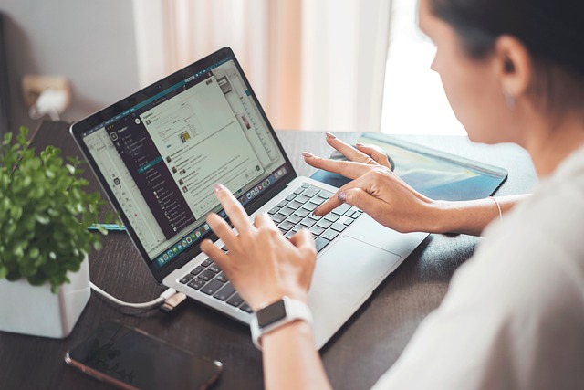 Building a Career in AI: Essential Skills and Job Market Trends